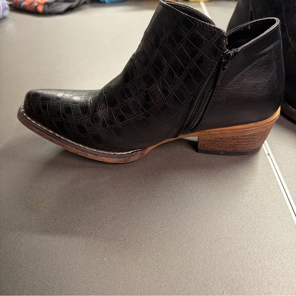 Roper Sofia Caiman Ankle Booties, Side Zip, Women's Size 7.5, Great condition - Picture 2 of 8